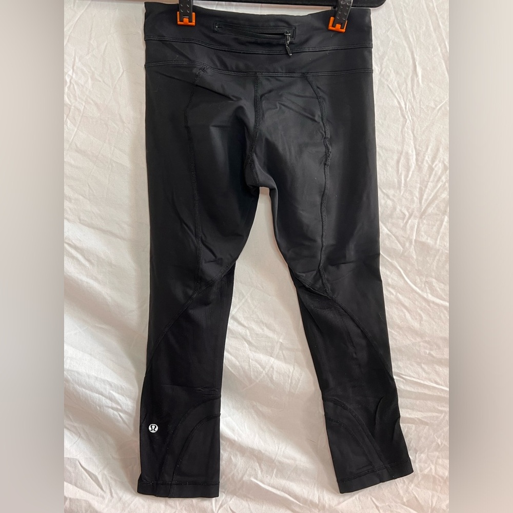 Lululemon Solid Black Wunder Under Cropped Leggings